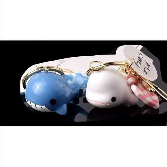$2 Whale keychain blue or white $2 WITH ANY $10 ORDER OR MORE - Picture 4 of 16
